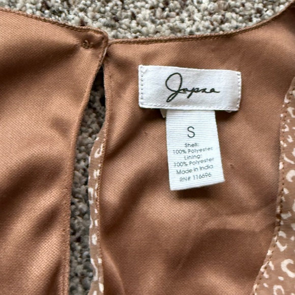 Japna Dress Animal print Small, there is a tie for the front flowy, underlay - Picture 5 of 10
